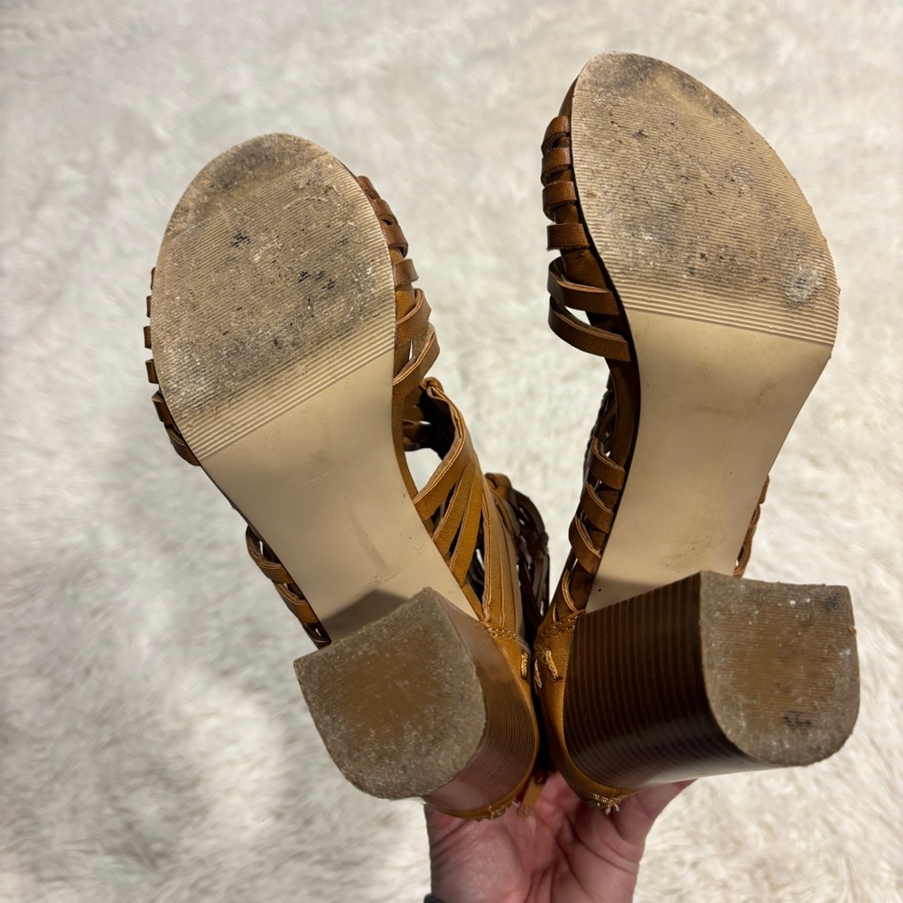 MADDEN GIRL *REVVY* BLOCK HEEL SANDALS COLOR~TAN SIZE 6 - Picture 5 of 10